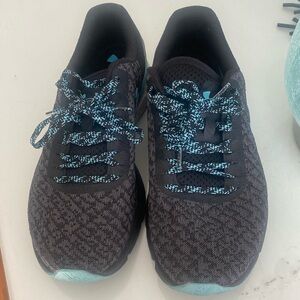 Under Armour cloth shoes